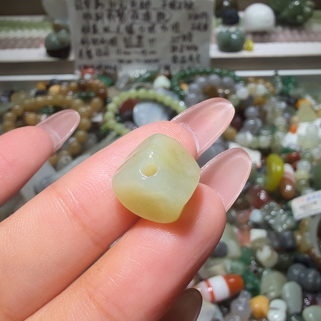 和田玉未镶嵌珠宝奇石