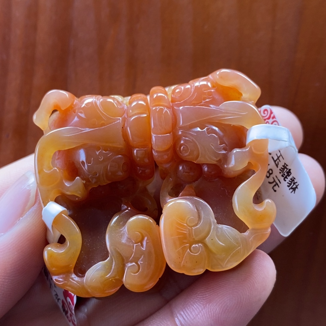 未镶嵌石英质玉（黄龙玉）颈饰