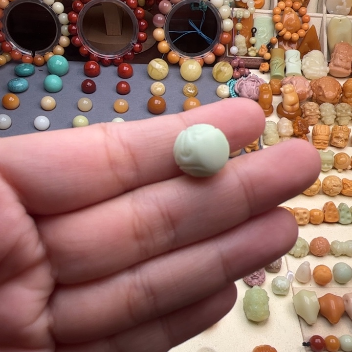 未镶嵌石英质玉（缅黄）珠宝半成品