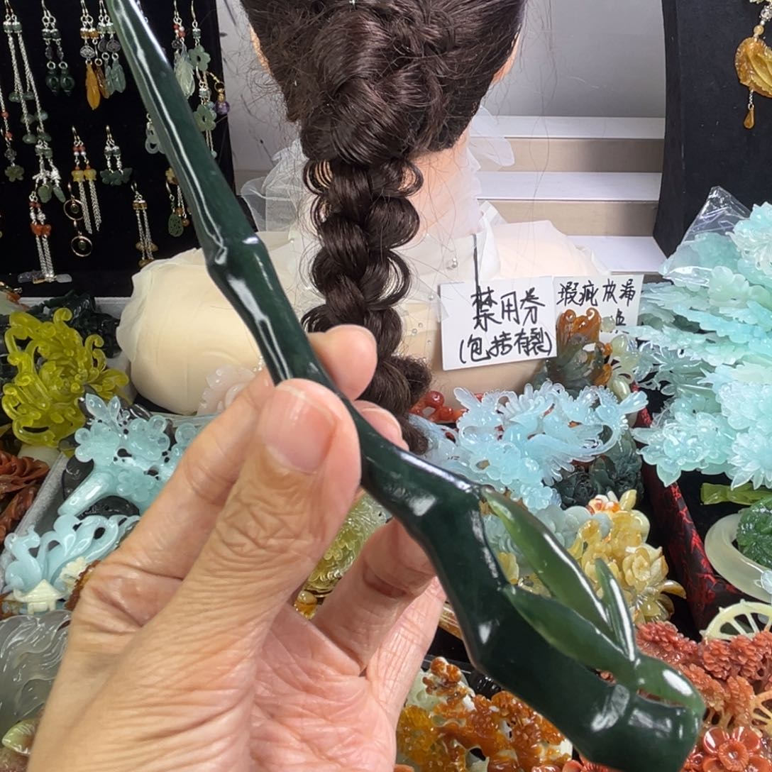 未镶嵌岫玉发饰瑕疵