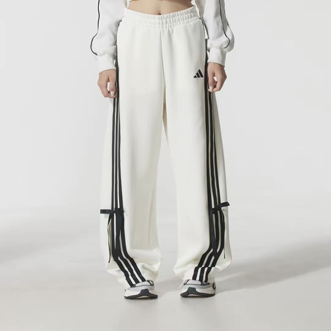 Adidas/阿迪达斯三条纹蝴蝶结舞动系列运动休闲裤香蕉裤KG3857