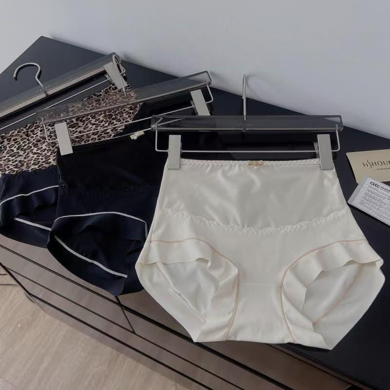 01#轻塑美臀辣妈款三角内裤