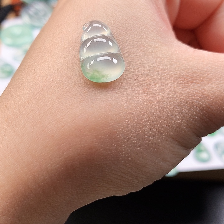 翡翠未镶嵌吊坠(不含链)E****?豆子