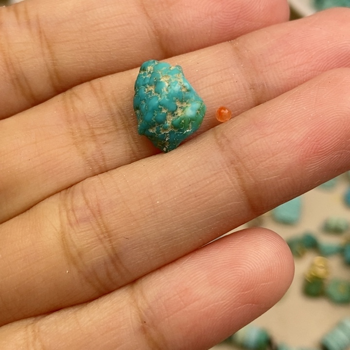 绿松石未镶嵌珠宝奇石