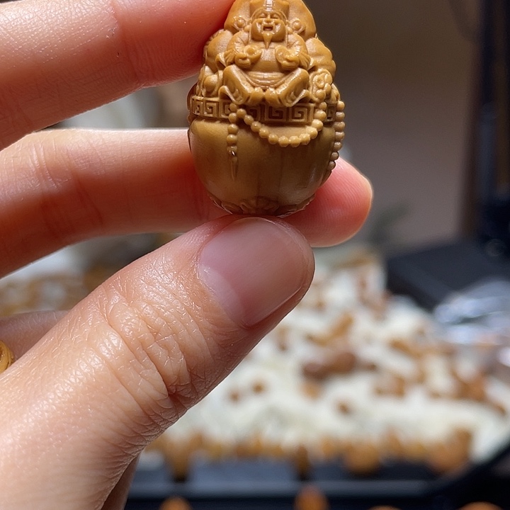 橄榄核吊坠聚宝盆财神