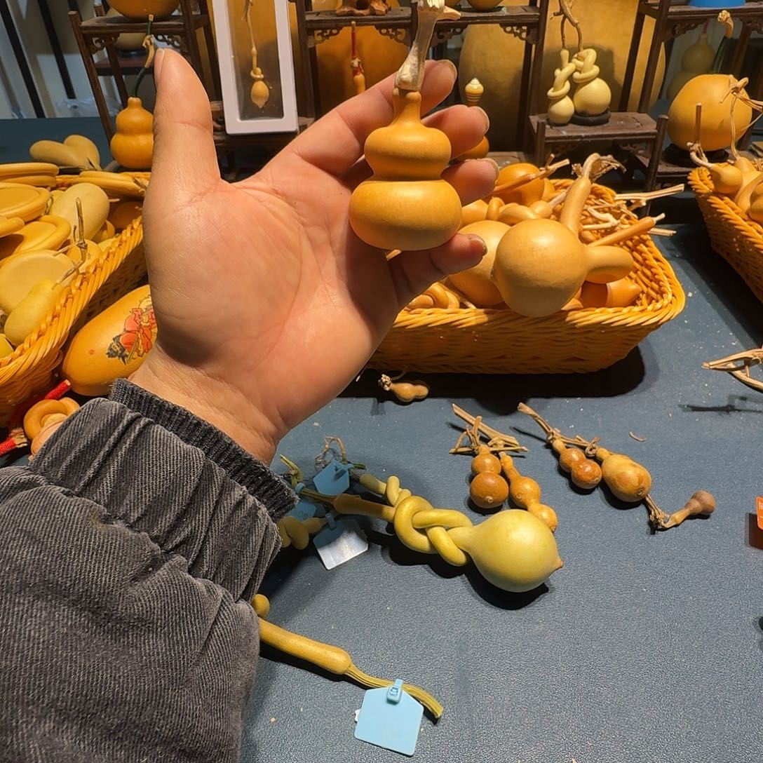 老***秦葫芦科动物大白腿鸟