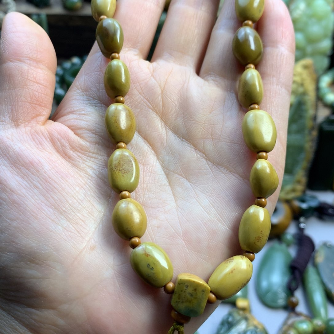 未镶嵌岫岩河磨玉（透闪石质玉）珠宝奇石乐*