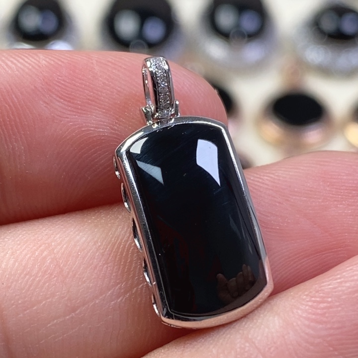 翡翠颈饰18K金镶嵌缅甸天然翡翠墨翠