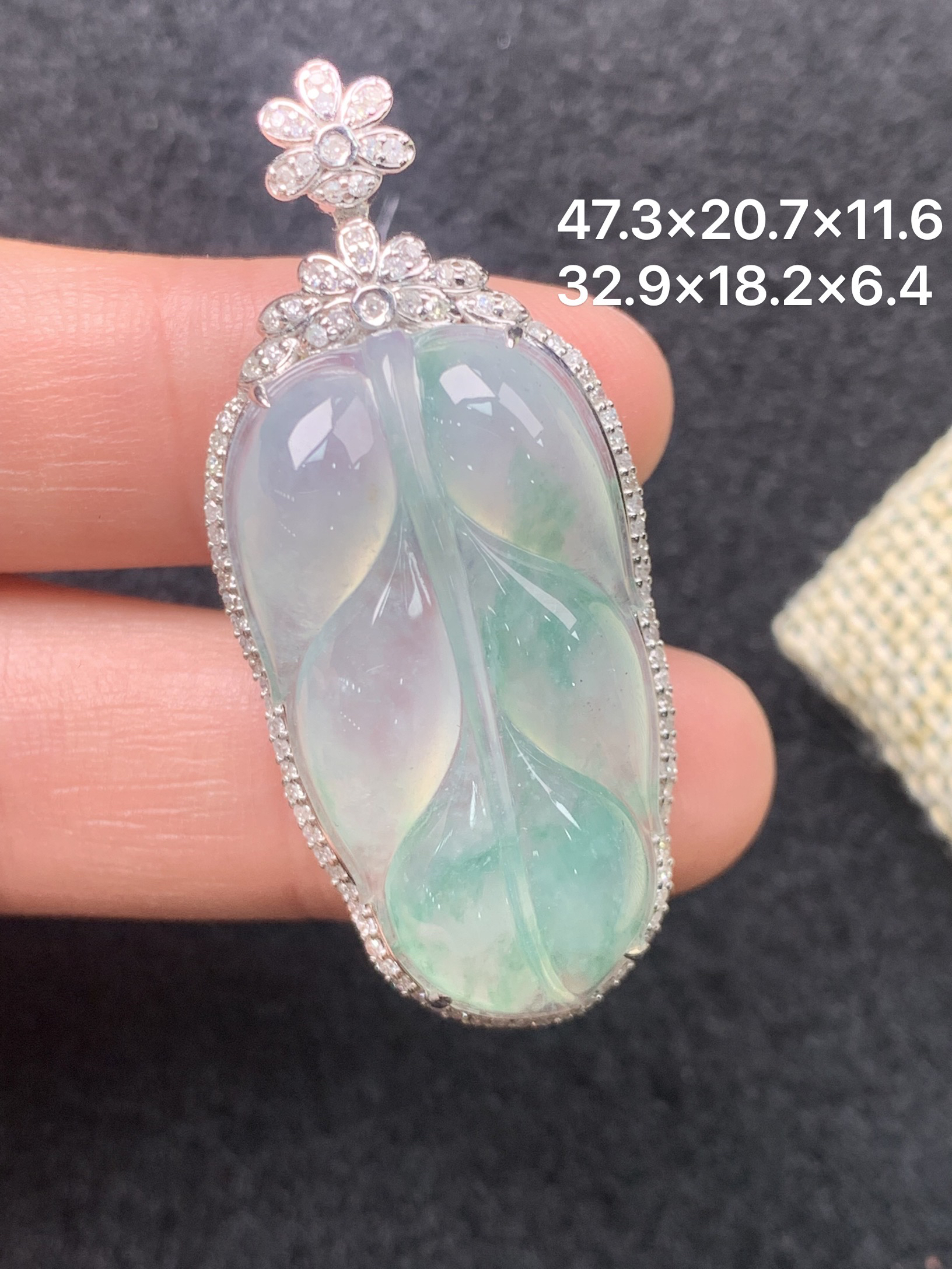 18K金镶嵌天然缅甸翡翠飘花树叶吊坠