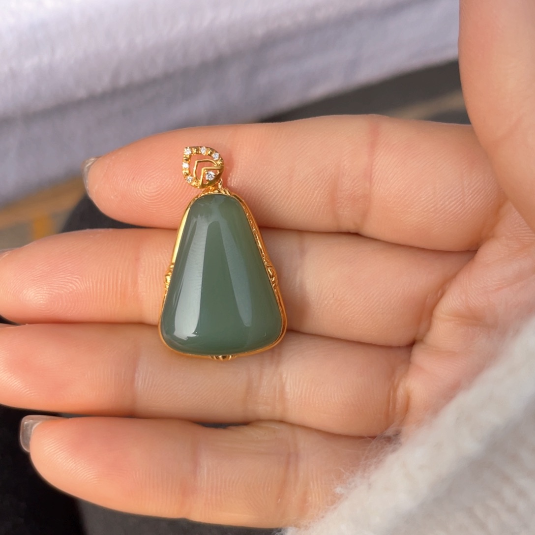 和田玉颈饰18K金镶嵌