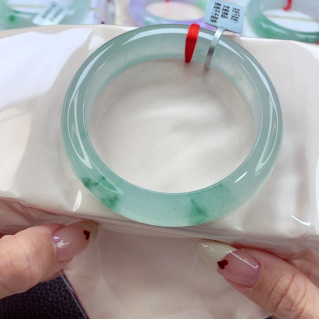 翡翠手镯未镶嵌56.5 毕业种水 至纯至净 灵