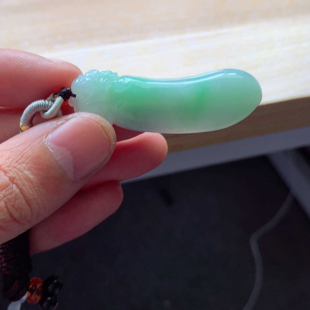 翡翠颈饰未镶嵌吊坠