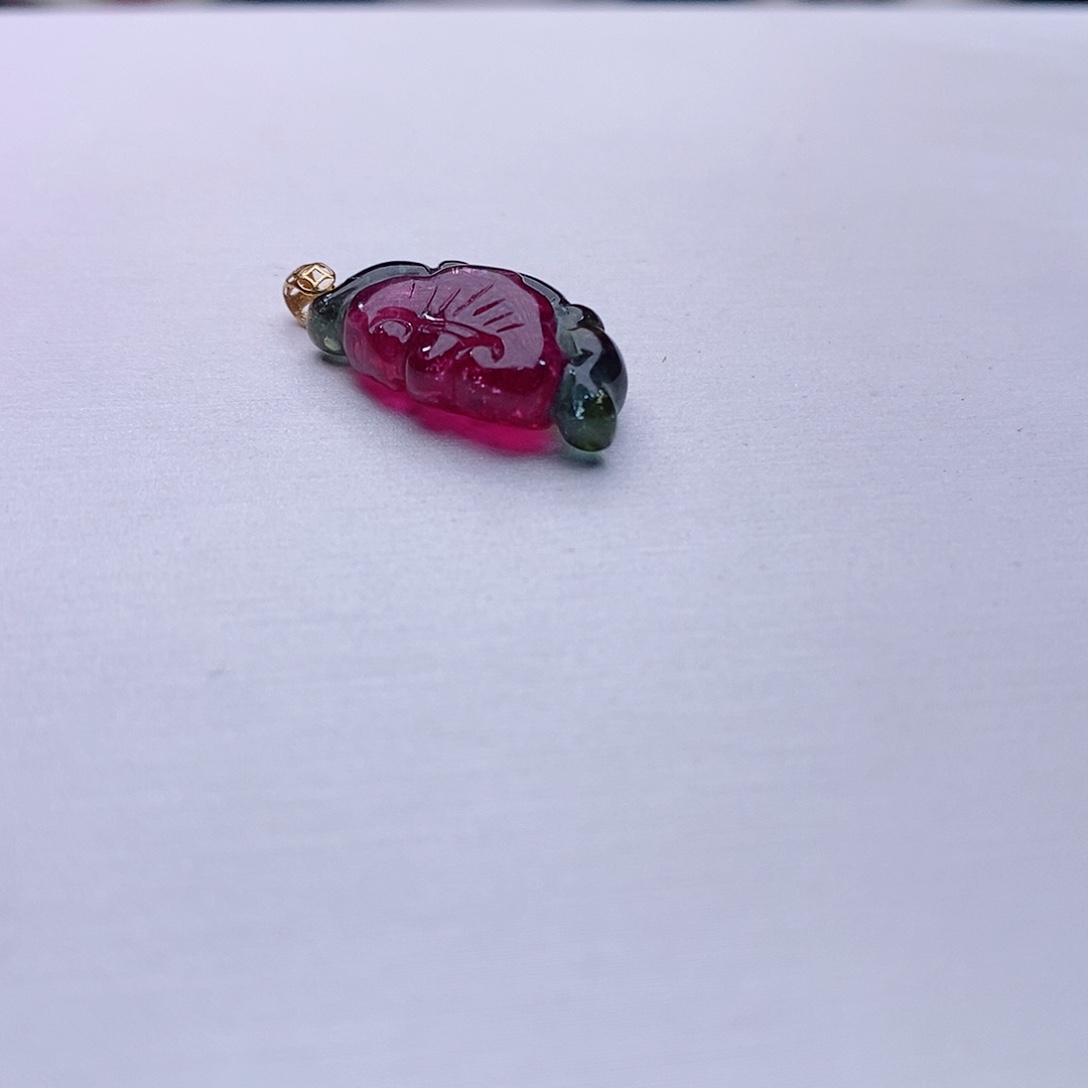 碧玺颈饰18K金镶嵌碧玺吊坠