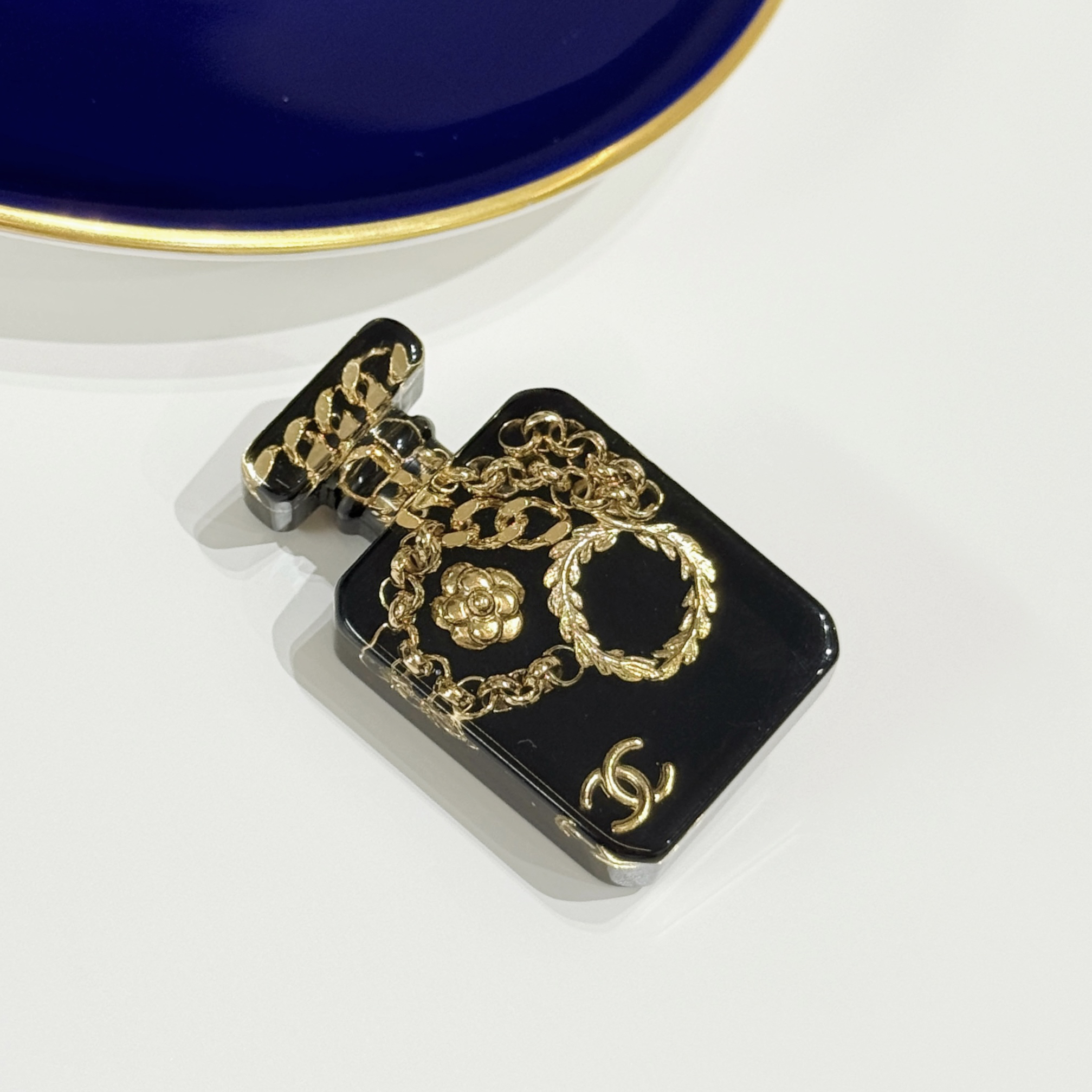 95新 Chanel/香奈儿 Chanel21S黑金亚克力香水瓶胸针29426775