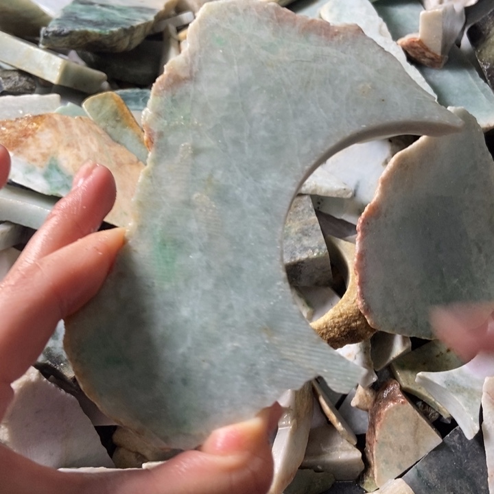 翡翠颈饰未镶嵌天然翡翠