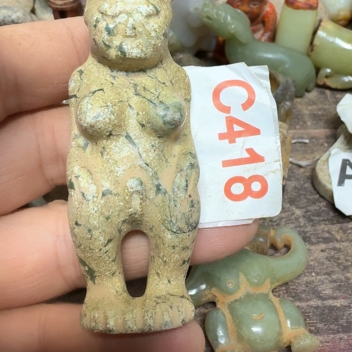 蛇纹石玉颈饰未镶嵌