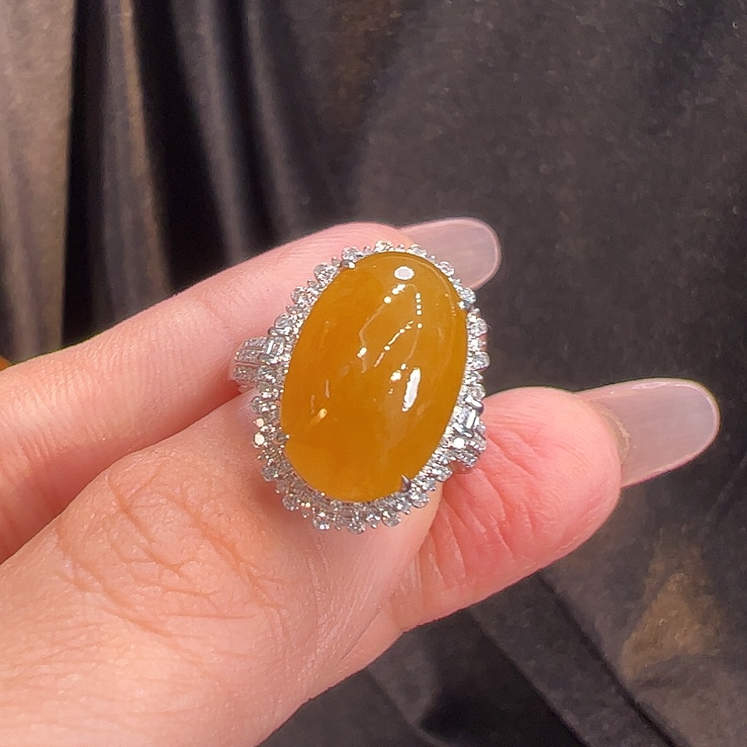 翡翠戒指18K金镶嵌木*?