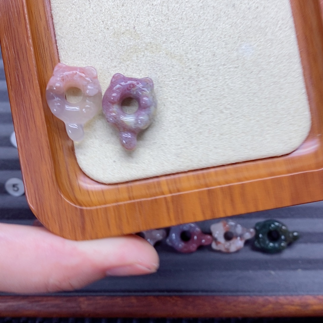 羊***驼玛瑙/玉髓未镶嵌珠宝半成品