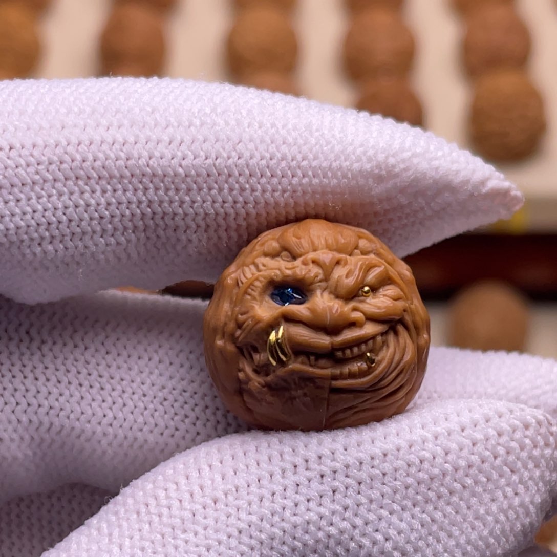 猴头核桃吊坠四目鬼手镶嵌18+