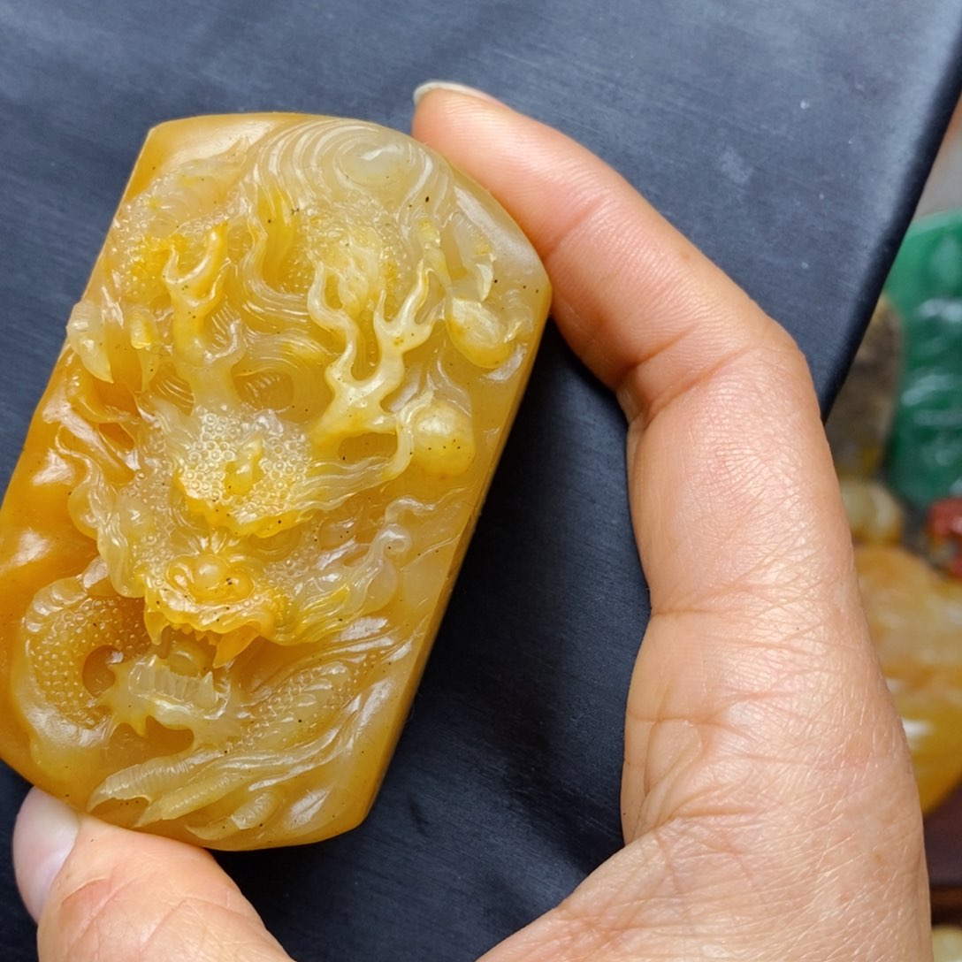 石英质玉（黄龙玉）颈饰未镶嵌