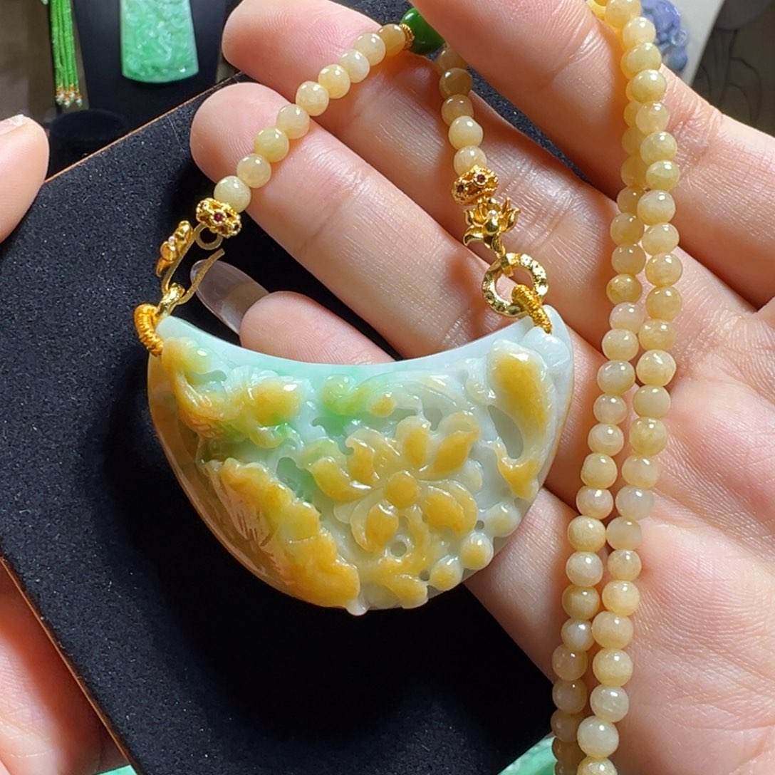 翡翠未镶嵌毛衣链锦鲤弯弯俏色