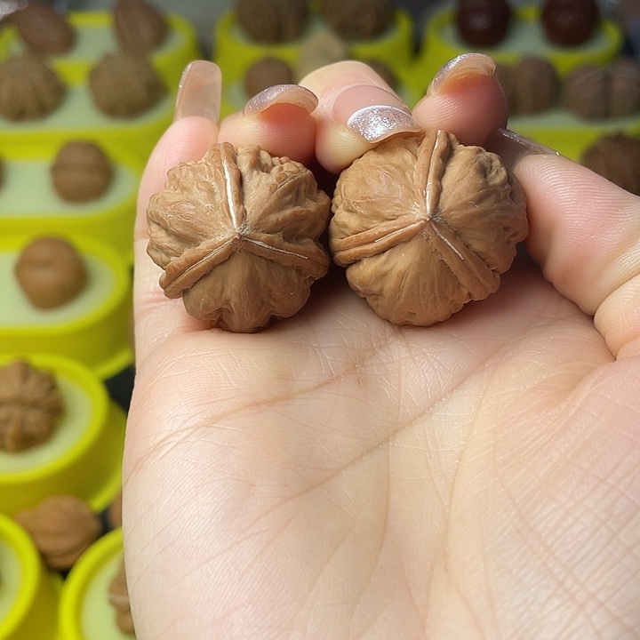 文玩核桃吊坠奔奔