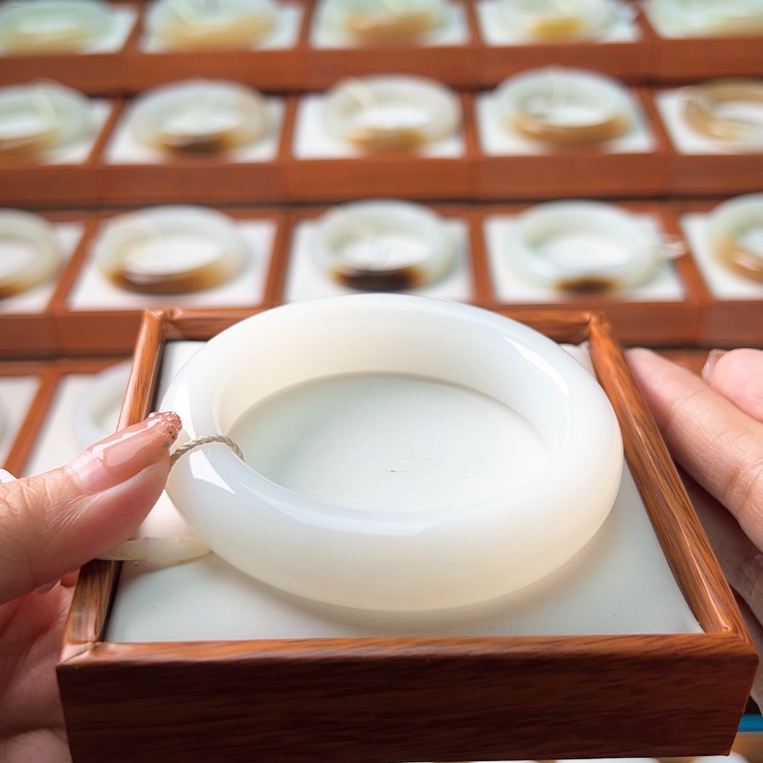 和田玉手镯未镶嵌59