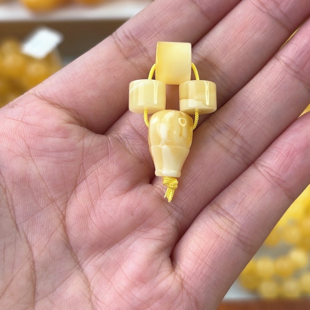 琥珀颈饰未镶嵌蜜蜡