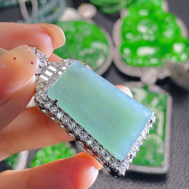 翡翠颈饰未镶嵌58，