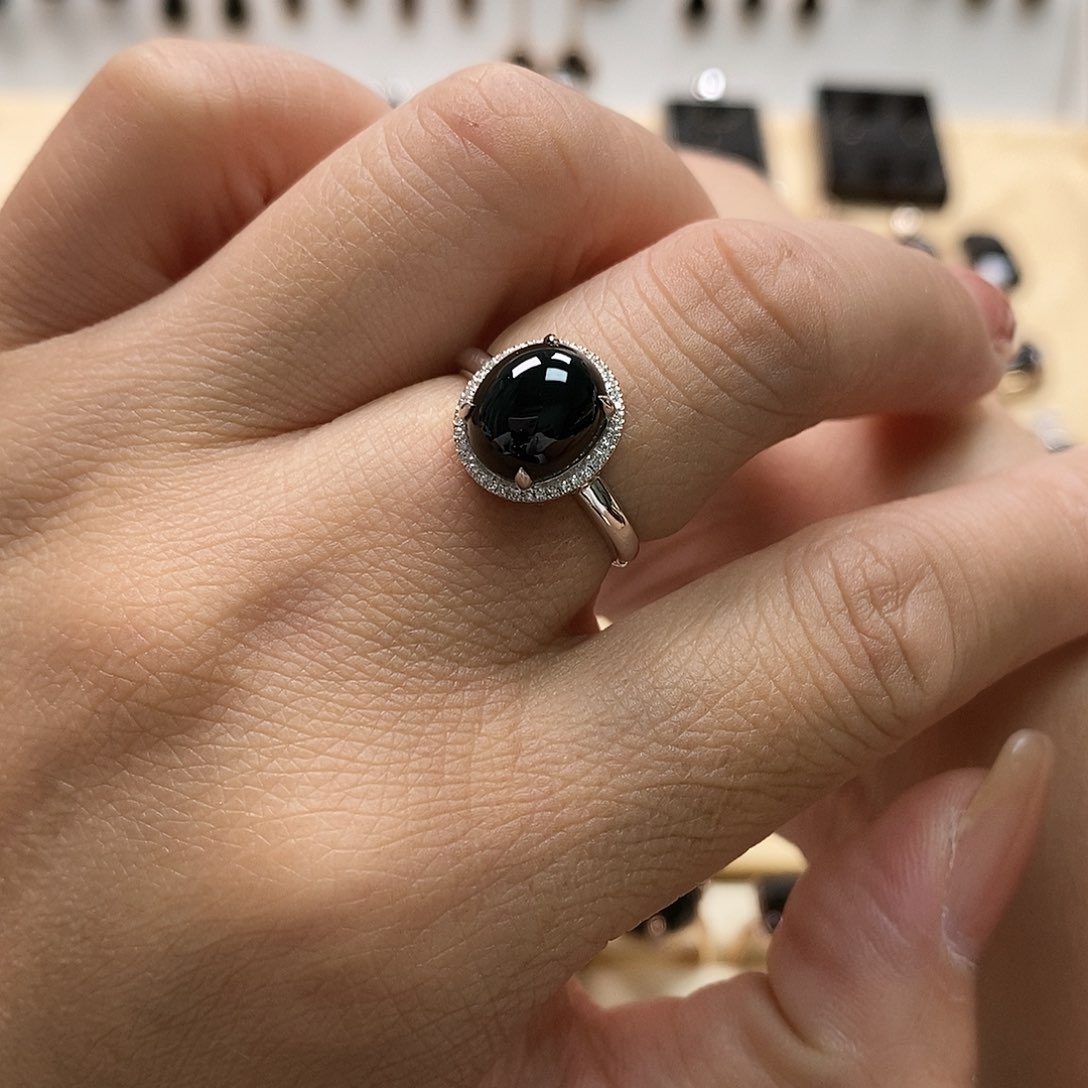 翡翠戒指18K金镶嵌墨翠