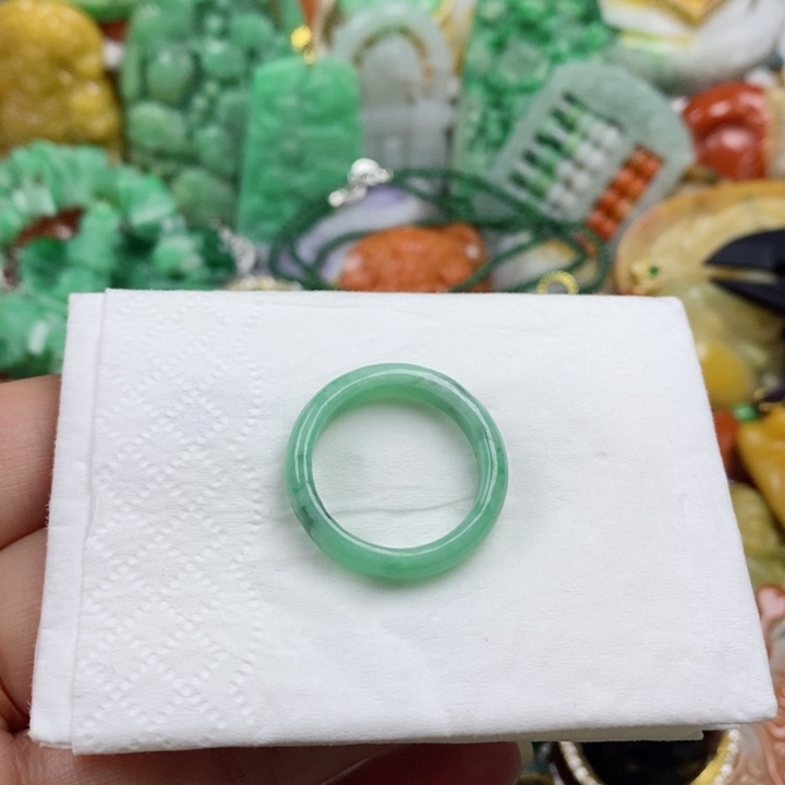 翡翠吊坠(赠链)未镶嵌