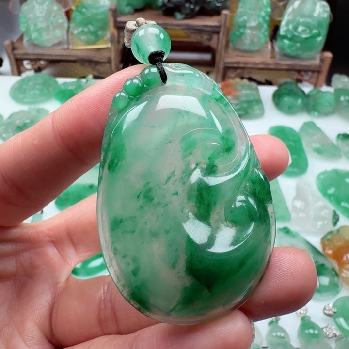 颈饰未镶嵌石英质玉