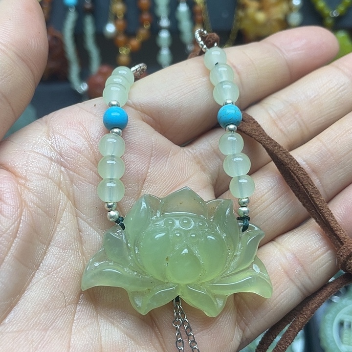 未镶嵌蛇纹石玉颈饰