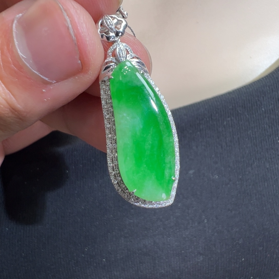 翡翠吊坠(不含链)18K金镶嵌