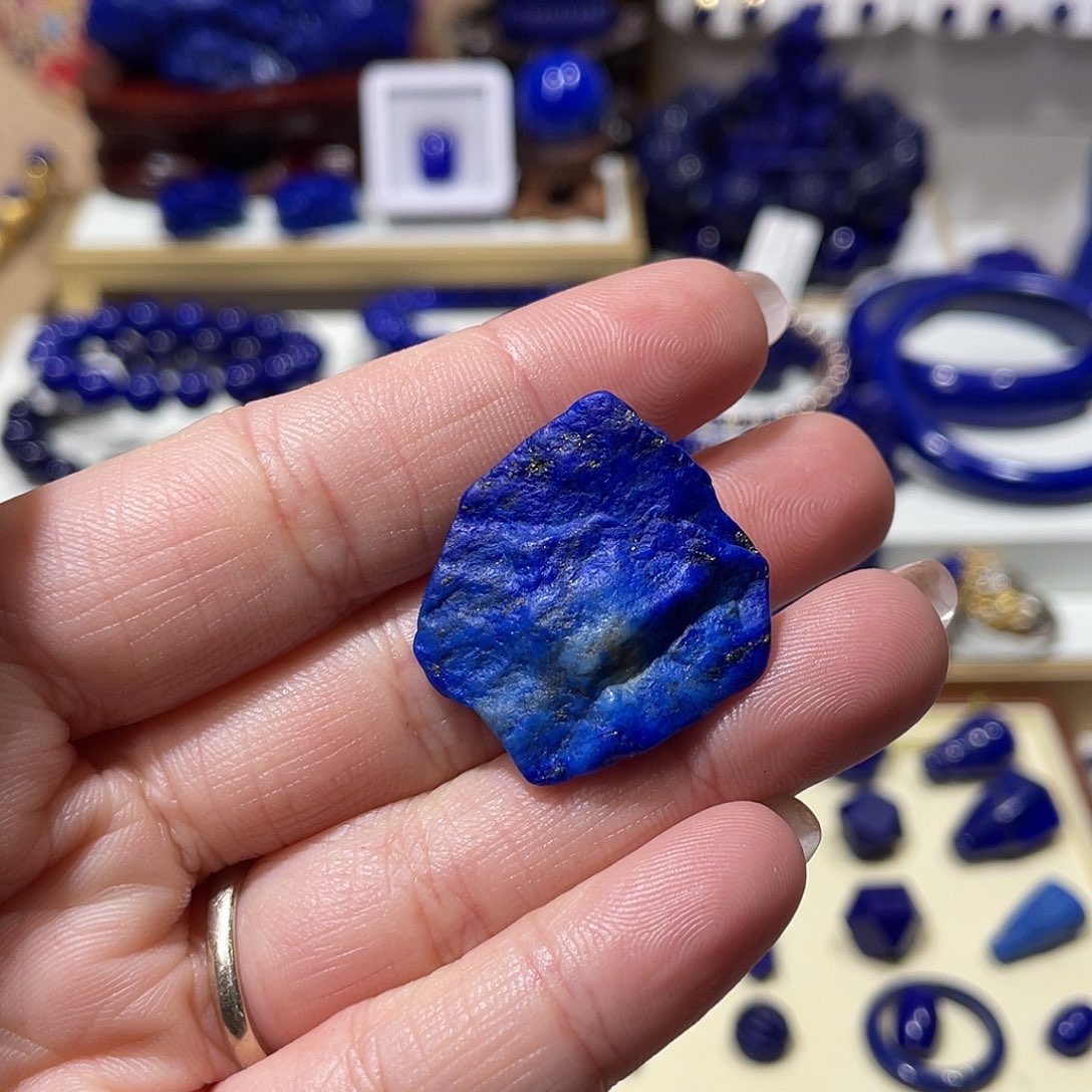 青金石未镶嵌原石吊坠