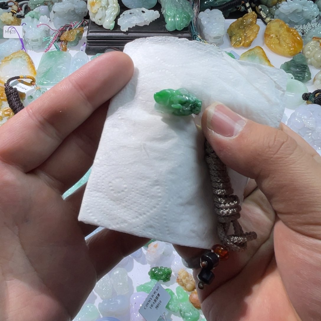 翡翠颈饰未镶嵌天然