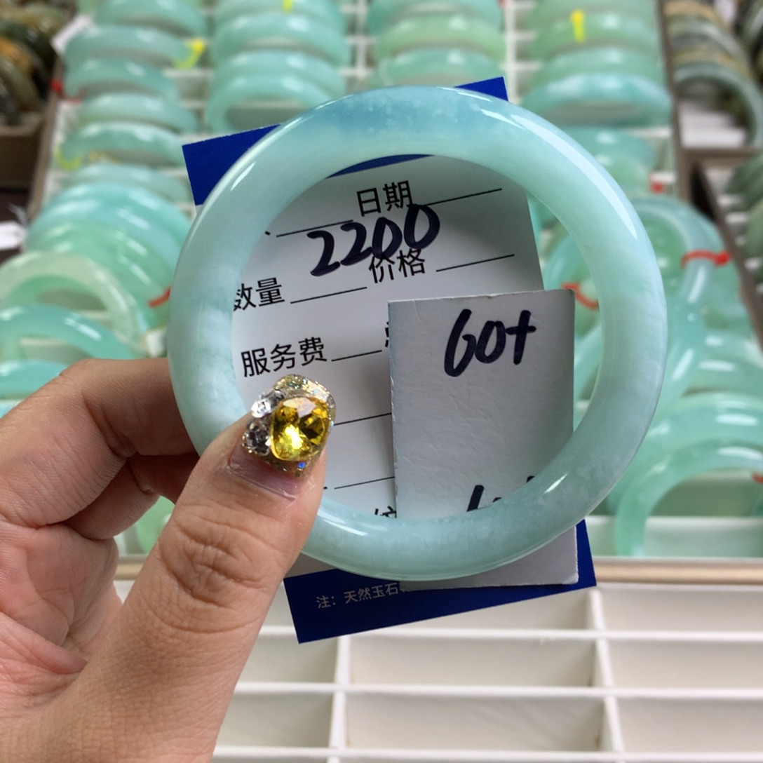 蛇纹石玉手镯未镶嵌2200