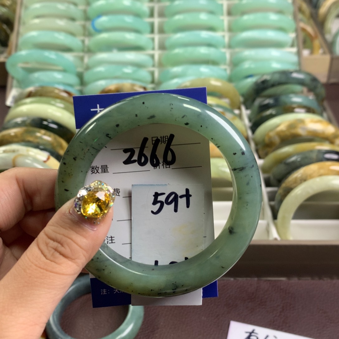 蛇纹石玉手镯未镶嵌2666