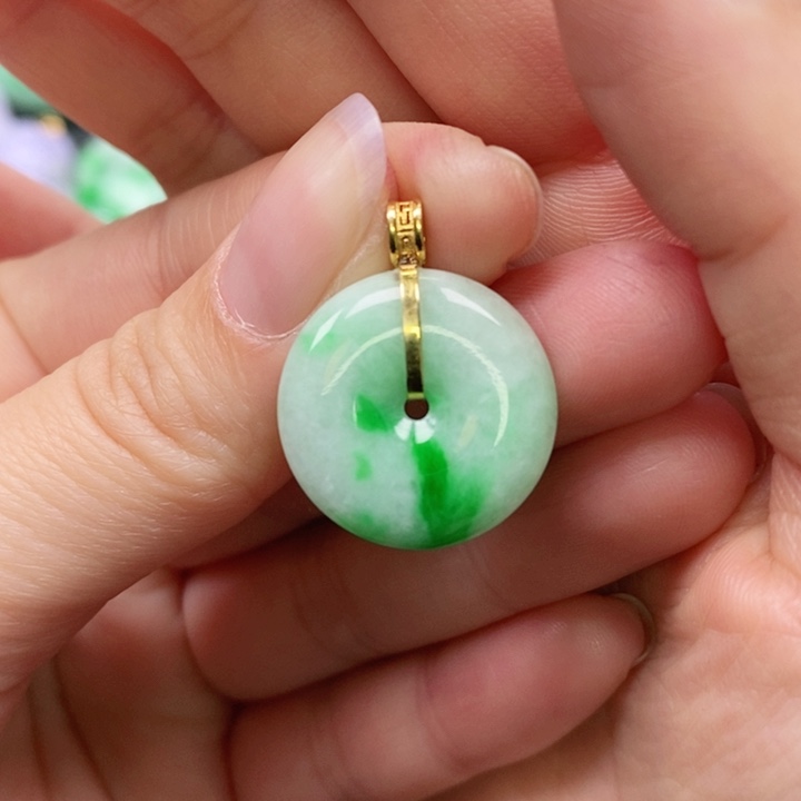 翡翠颈饰未镶嵌吊坠