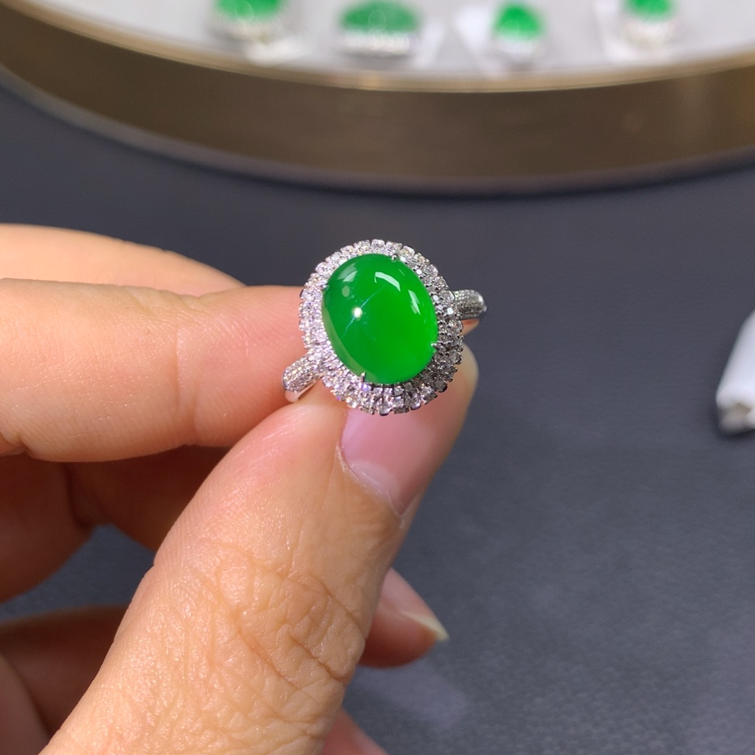 翡翠戒指18K金镶嵌翡翠