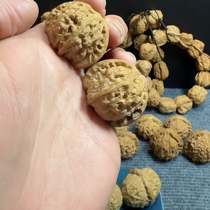 把件文玩核桃白狮子手捻36尺