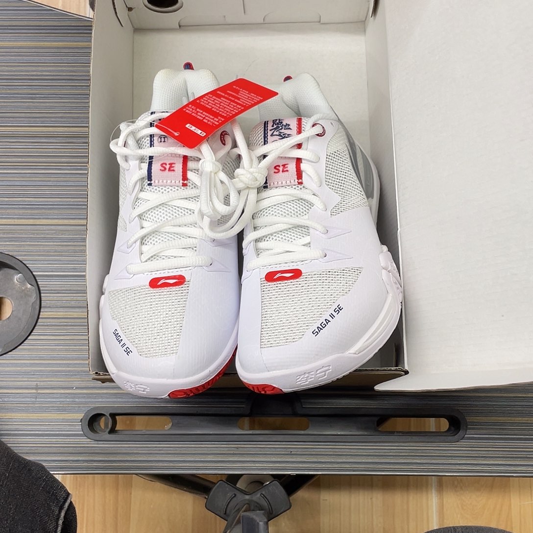 98.号李宁羽毛球鞋37.225