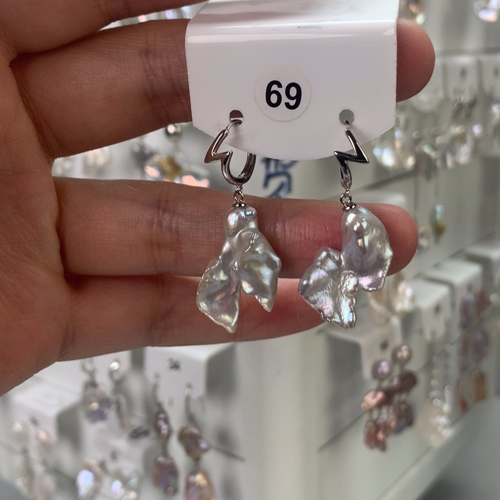 无非金属巴洛克花瓣耳饰