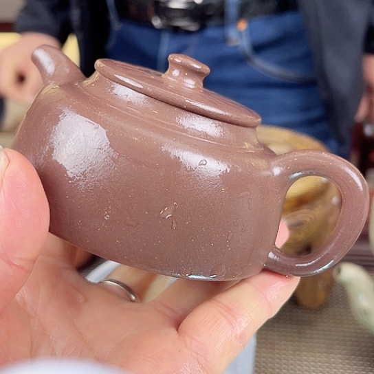 紫砂茶壶今天的天气好热