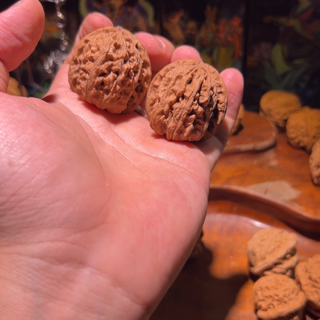 吊坠文玩核桃38自然离皮红皮白狮子一对