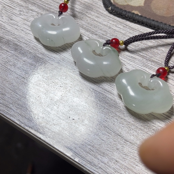 石英质玉未镶嵌颈饰