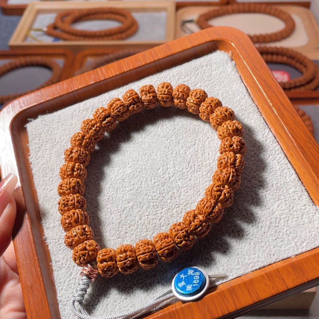 金刚菩提吊坠-*如意玉梅花12+