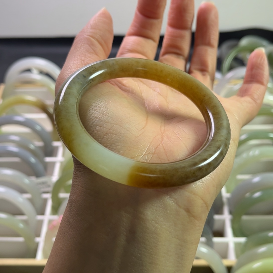 和田玉手镯57.8圈未镶嵌