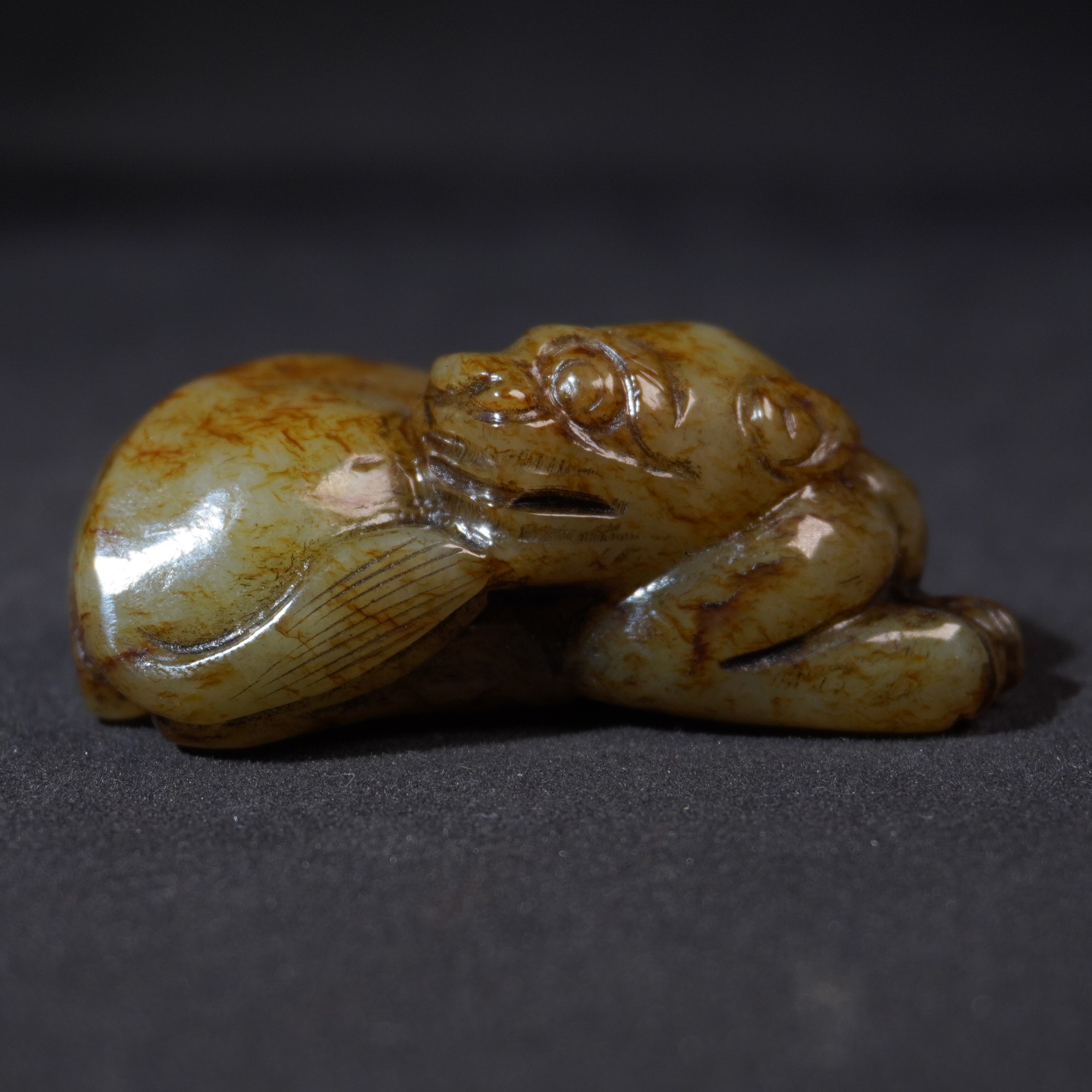 2NC6  明  和田玉瑞兽手把件