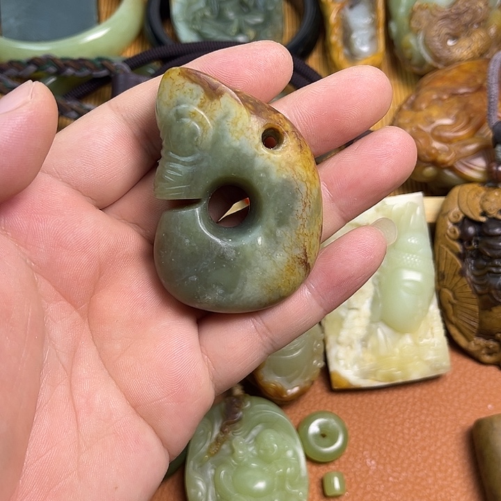 岫岩河磨玉（透闪石质玉）未镶嵌颈饰